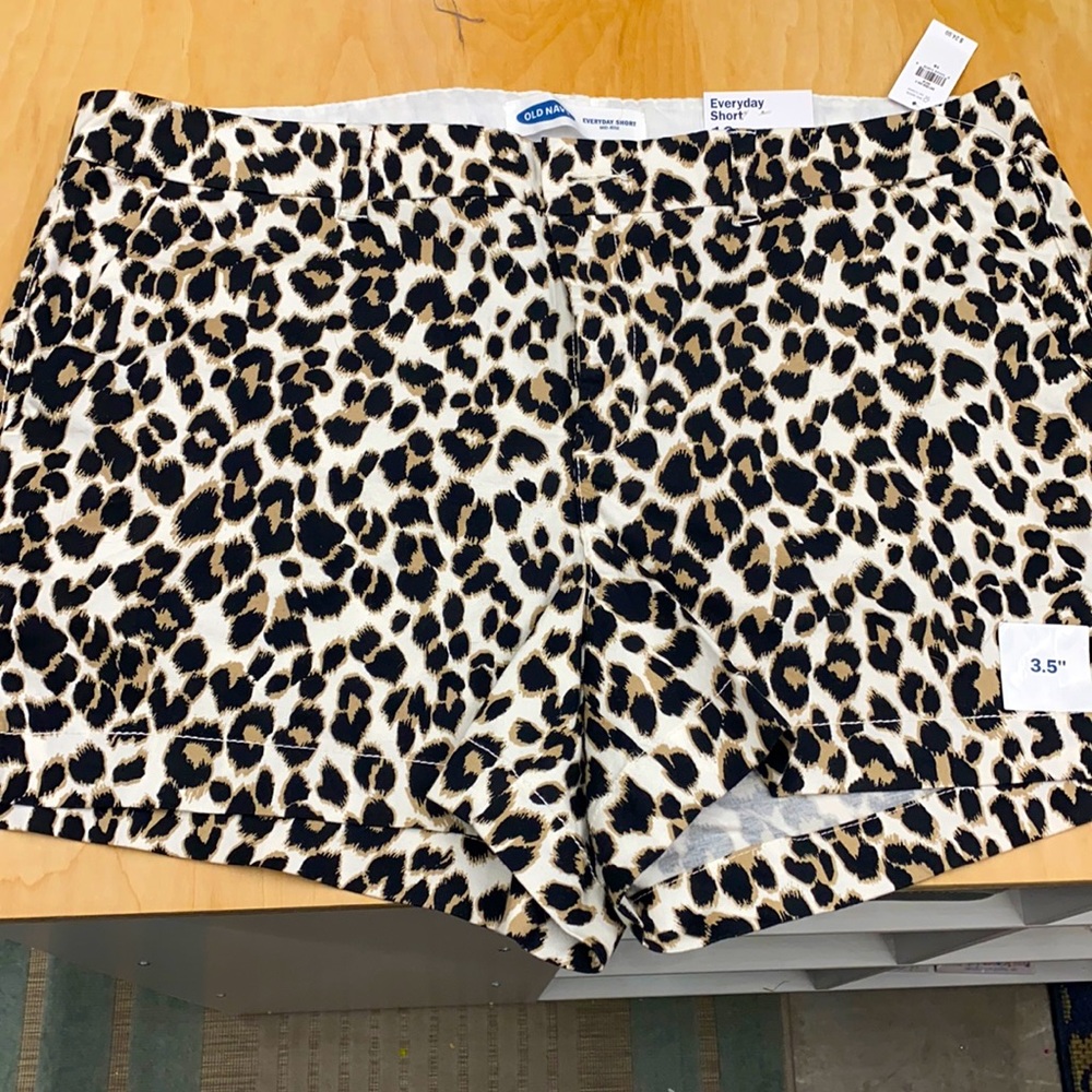 Everyday short mid-rise